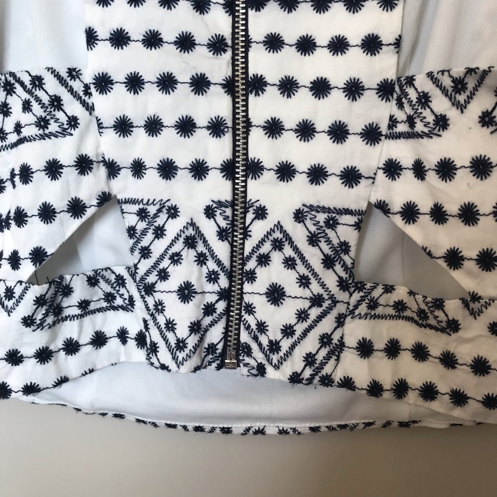 NWOT A&F Patterned Cropped Shell - Picture 3 of 6